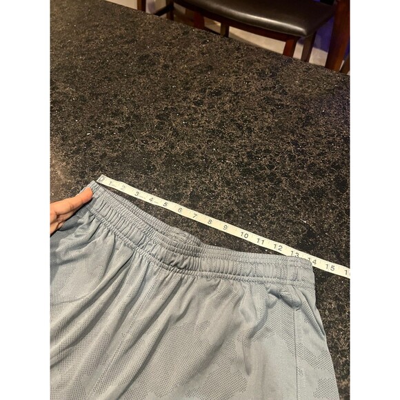 Under Armour Men’s Training Shorts L Gray Camo 8" Inseam Pockets Elastic Waist - Picture 4 of 16